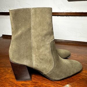 Blondo Sadie Waterproof Suede Ankle Boots Size 7.5 Sage Green